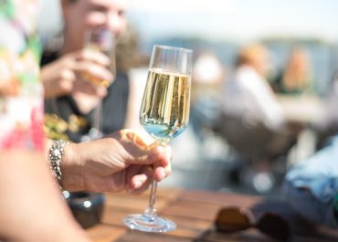 Cómo organizar un aniversario de bodas romántico y memorable