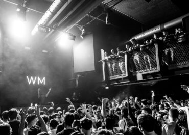 ¿Cómo se prepara una banda tributo profesional para un concierto?
